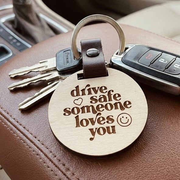 Customized white Wood Engraved ( Round) Keychain